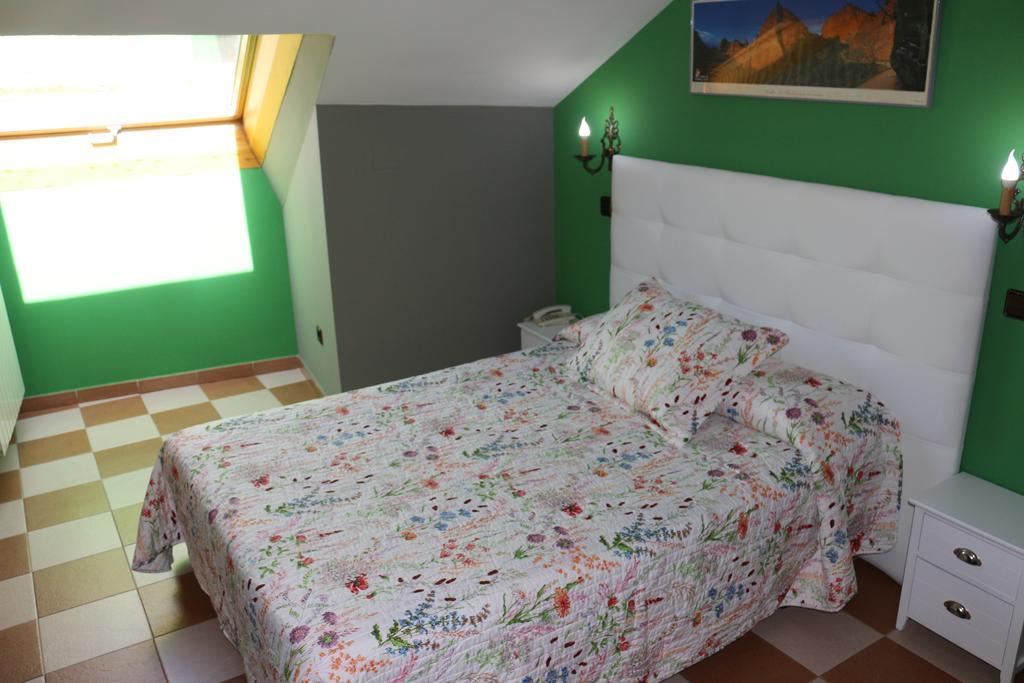 Hostal Don Jaime II Segovia Luaran gambar