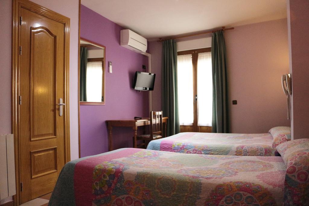 Hostal Don Jaime II Segovia Luaran gambar