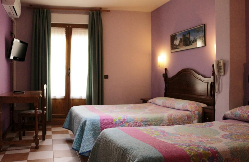 Hostal Don Jaime II Segovia Luaran gambar