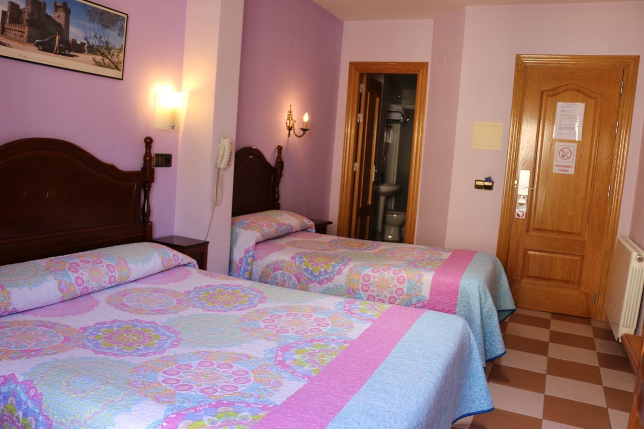 Hostal Don Jaime II Segovia Luaran gambar