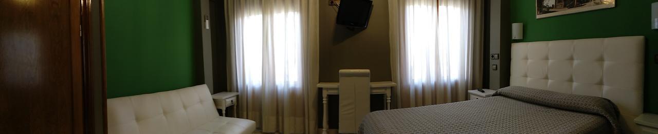 Hostal Don Jaime II Segovia Luaran gambar